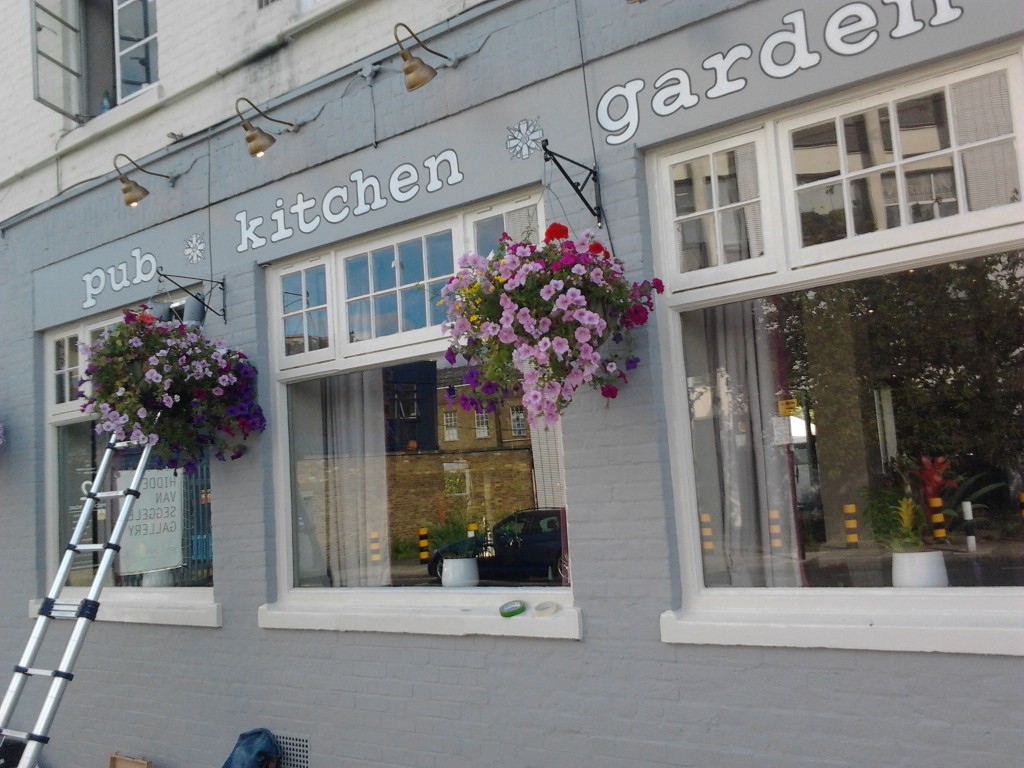 NGS Painted House numbers names, Traditional sign writers of London NGS Dulwich Margate Chelsea signwriters