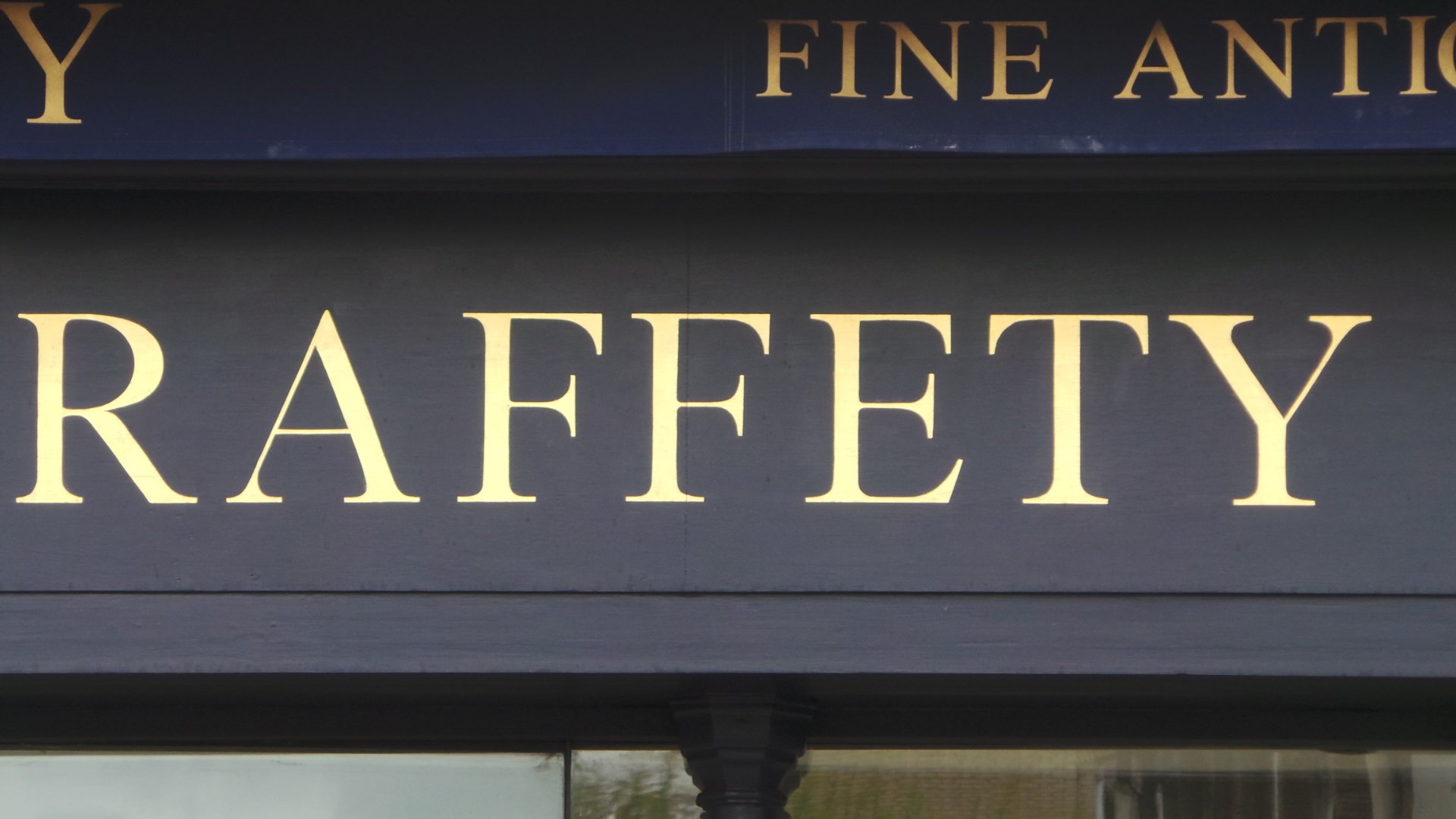 Reverse glass gilding and gold foil/leaf lettering London, by NGS. Gold window signs with matte or mirrored finish51.49456765499576, -0.17415278042634838, Chelsea, Fulham road Signwriter, 51.513286138657314, -0.13605138048658413 painted shop signs Soho 51.52381789141246, -0.0772289866369295, Notting hill, Shoreditch signs,