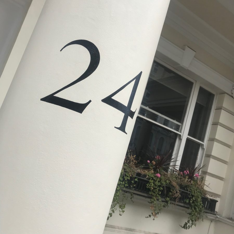 Classic House Numbers, Renowned for Fine London Signwriting, House Numbers + gilding. Traditional Numerals for all London inc. Dulwich, Clapham, Chelsea Notting Hill., 51.41204871344451, -0.09139270843548579, 51.49456765499576, 51.42829336756655, -0.08495540681783083, -0.17415278042634838 Chelsea, Fulham road, Kings Road, Walton Street,