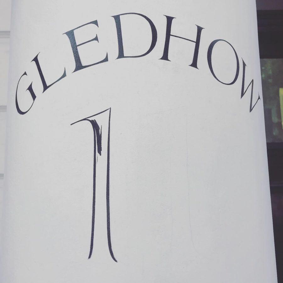 Sign written manor house names, Richmond, Stud House Hampton Court, London Traditional sign wrting in gold leaf. Notting hill numeral painting,