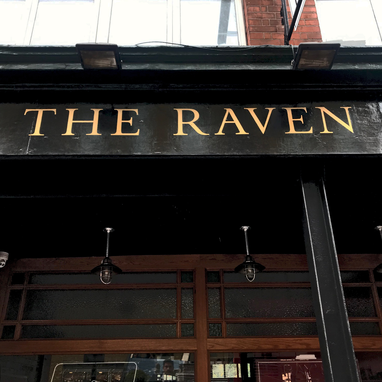London Pub sign Writing NGS, Glass gold, Glass gilding, Gold leaf, Signwriters London, NGS Signwriting London, Signwriting courses London, Signwriting classes, Signwriting near me Margate Kent, Shop Signs, Shop Signs,cafe Signs, pub Signs, hand painted lettering Numerals, Signwriting Jack, custom-logo,