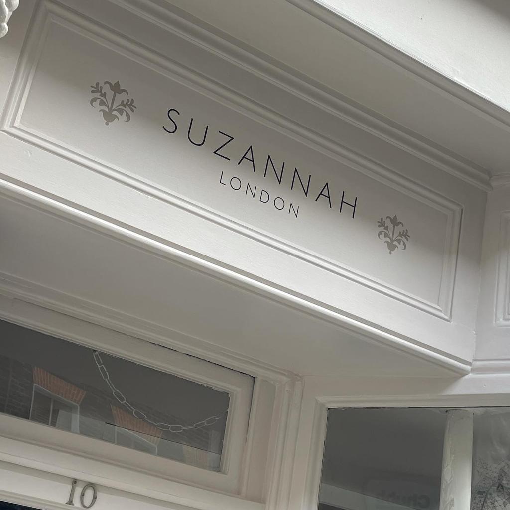 Shop sign writing London Mayfair, NGS signage specialists, Modern Minimalist City Chic Signs. Come and fall in Love with our coolest Shop look!