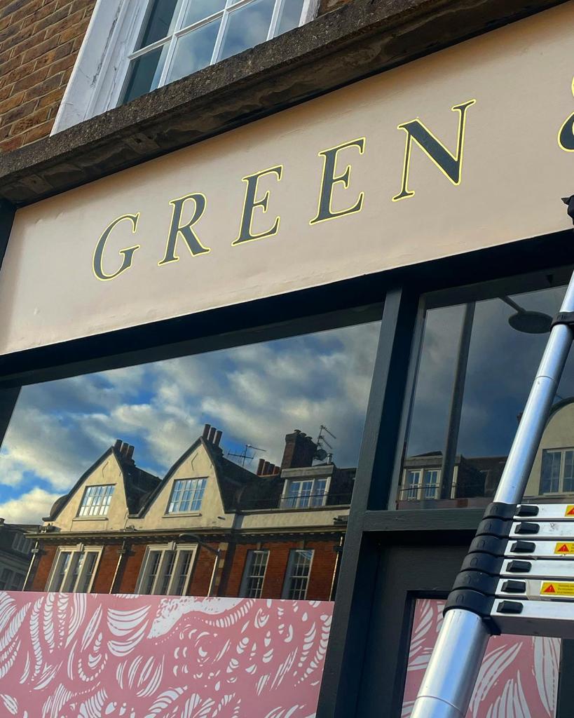 Green-and-Stone-Sign-gilding-NGS-london-00072111-