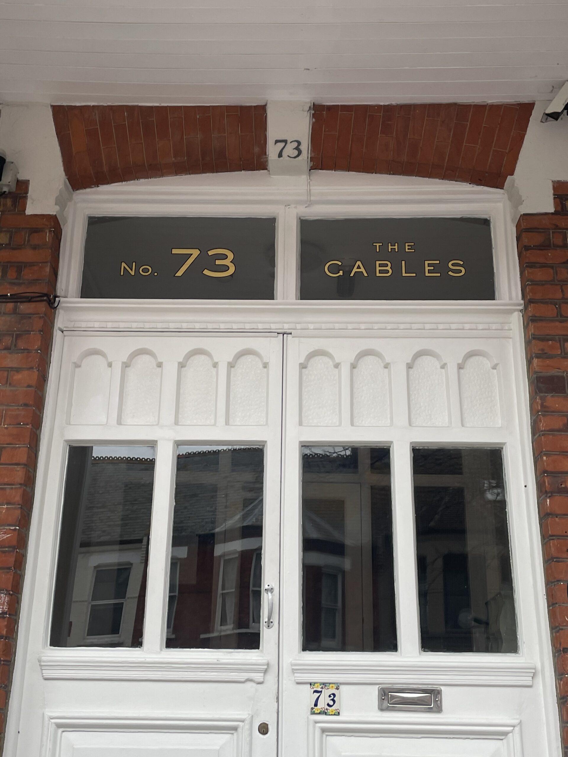 Caslon Type by NGS London, The-Gables-Margate-fanlight-NGS-sign-Gilding-on-Glass