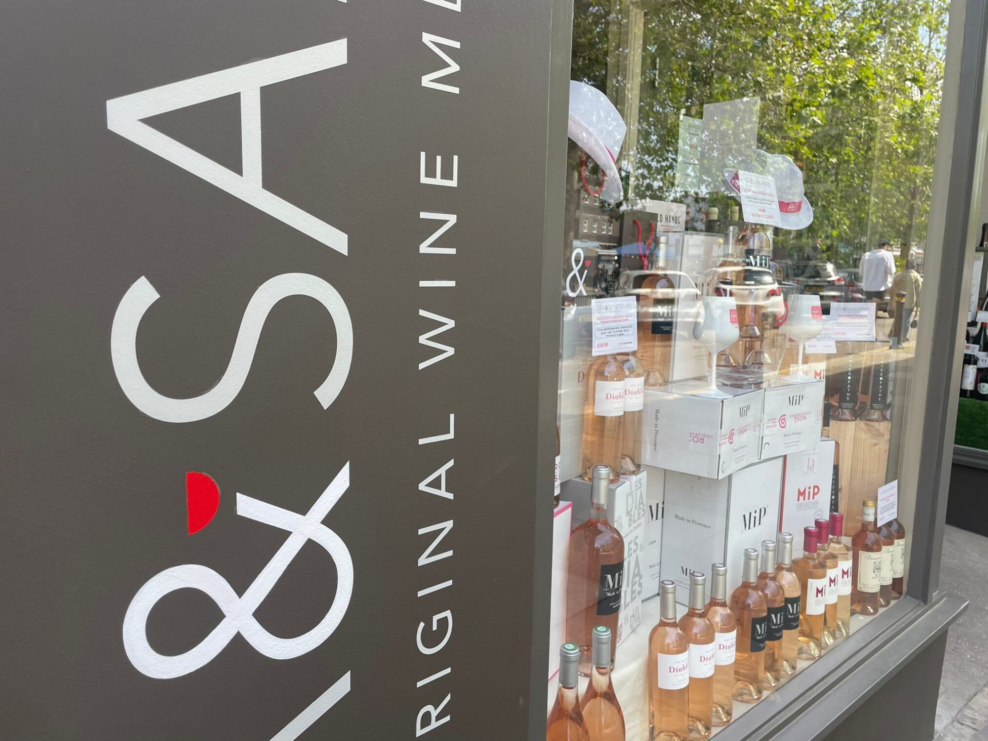 Lea & Sandeman Chiswick High St. Logo Chic Minimalism. NGS Signage 004