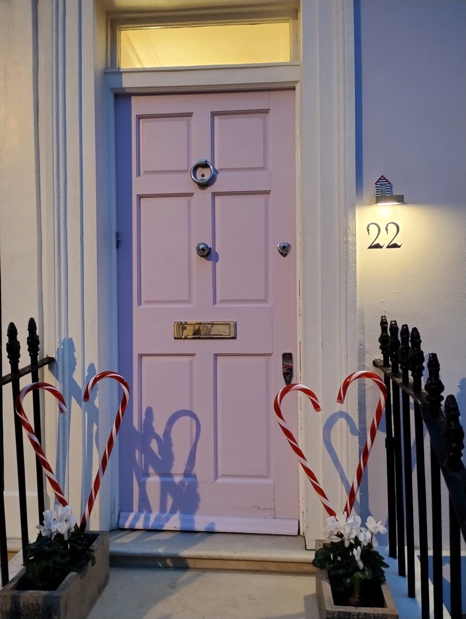 , House numbers signs,
Door number signs,
House numbers signs,
Hand painted sign writers,
Traditional Sign Writer NGS London. Swan 22 in chelsea numbers for houses. NGS