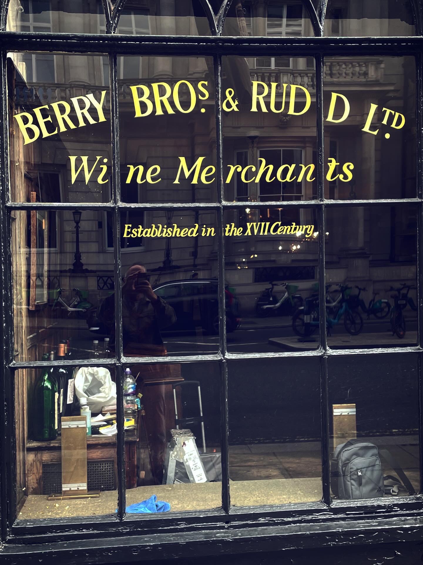 Berry Bros & Rudd. Restoration signwriting. Roman Lettering by NGS of London