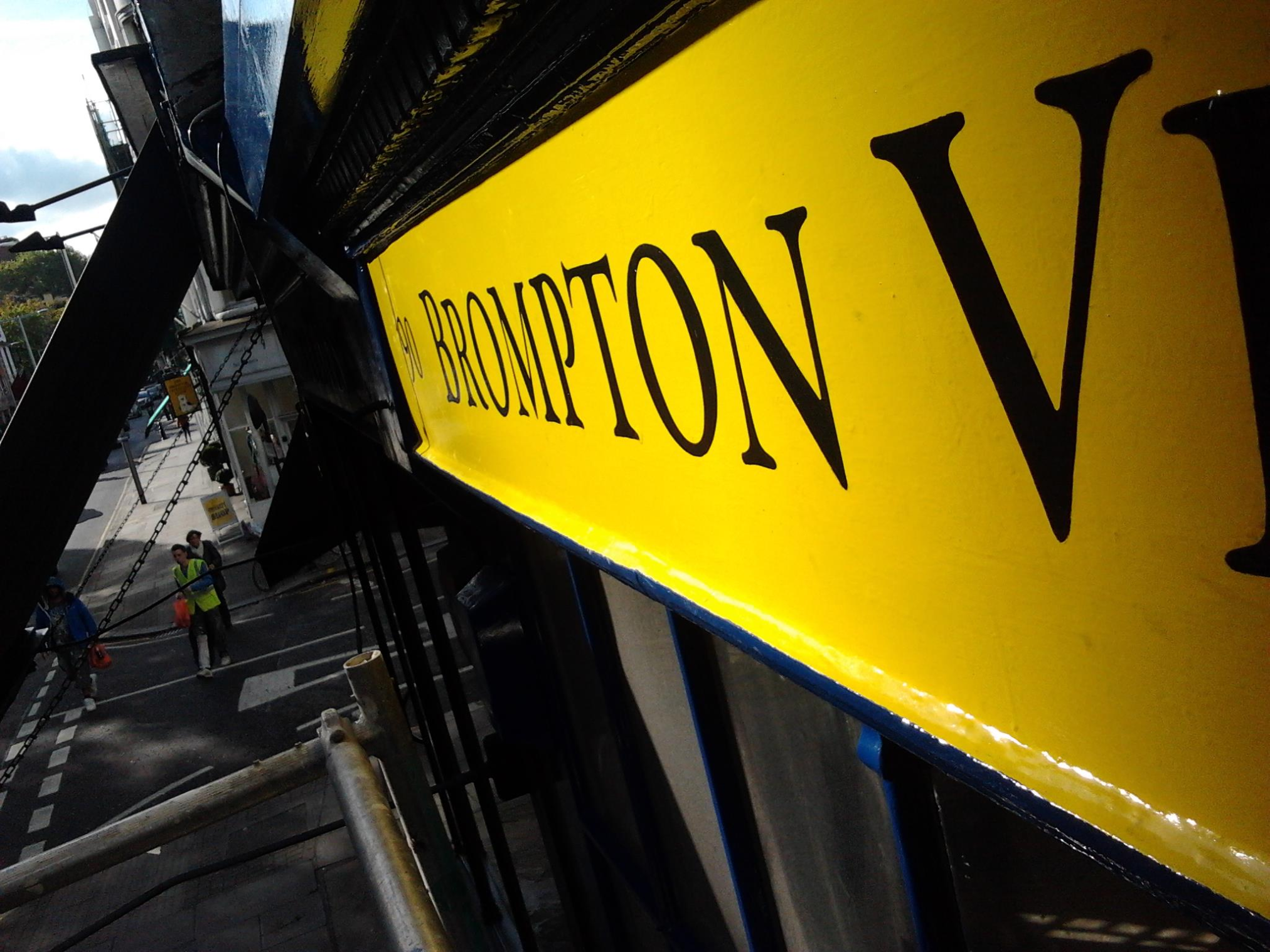 Brompton road shop signwriter Nick Garrett Chelsea signs