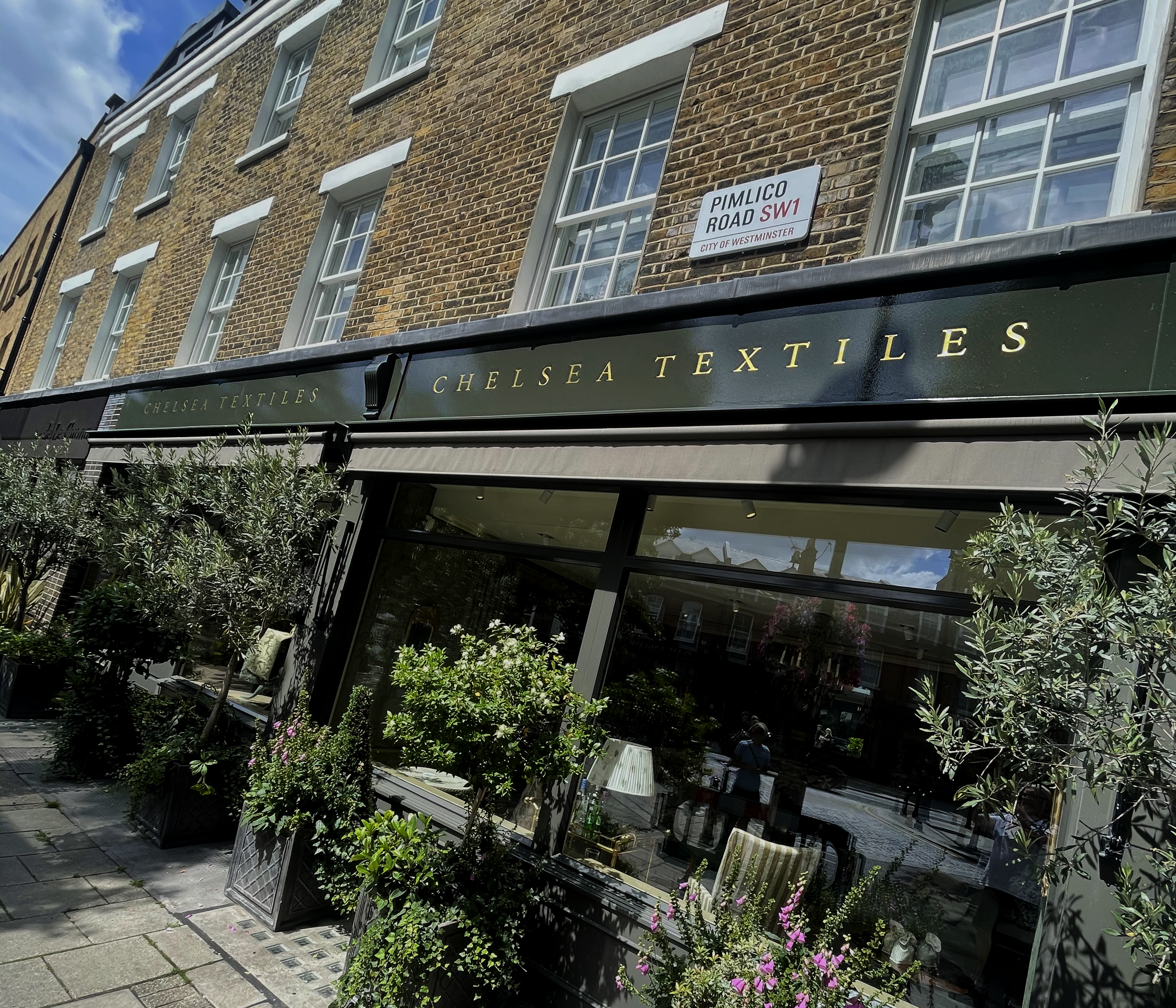 Gold leafing lettering, NGS Signs LDN for beautiful Gold Victorian Shops Signs, Fanlights, House numbers & Classic London Shop Lettering.