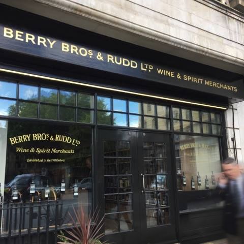 Shop sign writing London Shop sign writing London