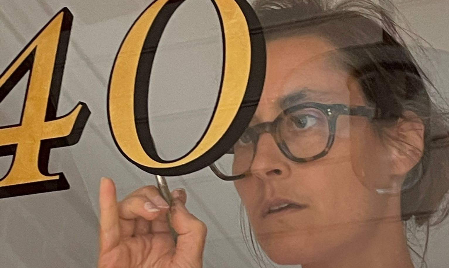 Hand painted Gold Transom Fanlight Seraina Signs. House numbers hand painted, House numbers sign painted by NGS, hand painted Victoria House titles numerals.