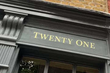 Seraina sign writer gold leaf fanlight 40