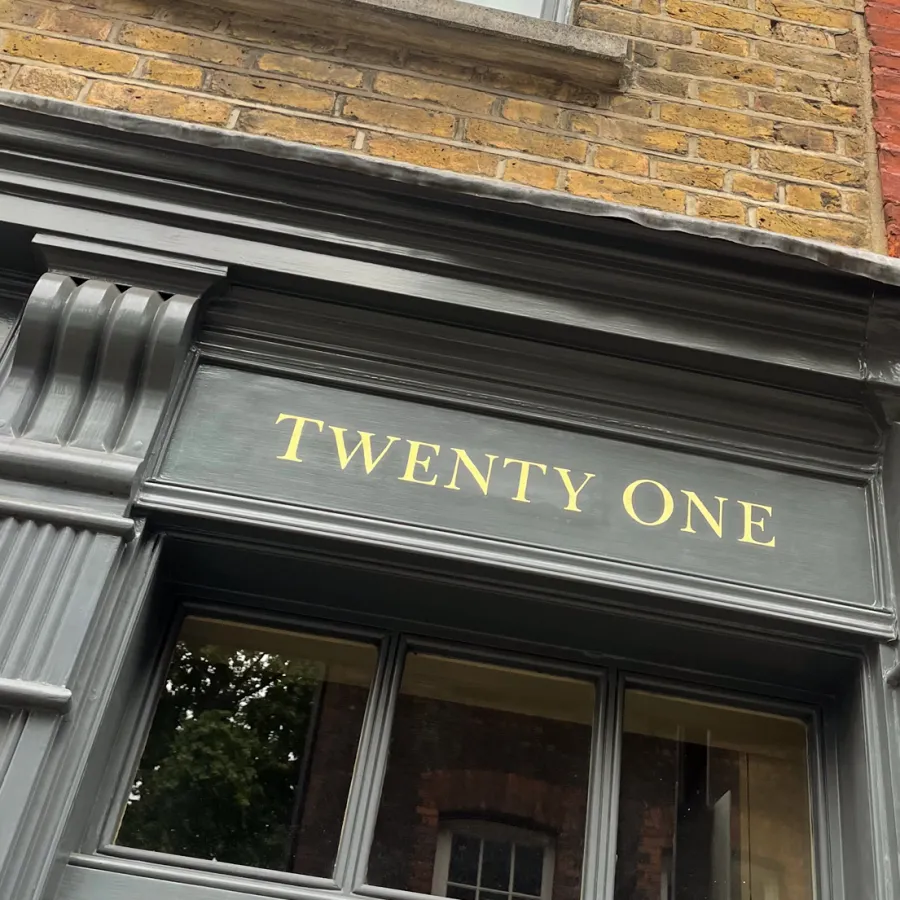 Seraina sign writer gold leaf fanlight 40