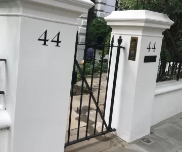 Pillar, Post house numbers on glass