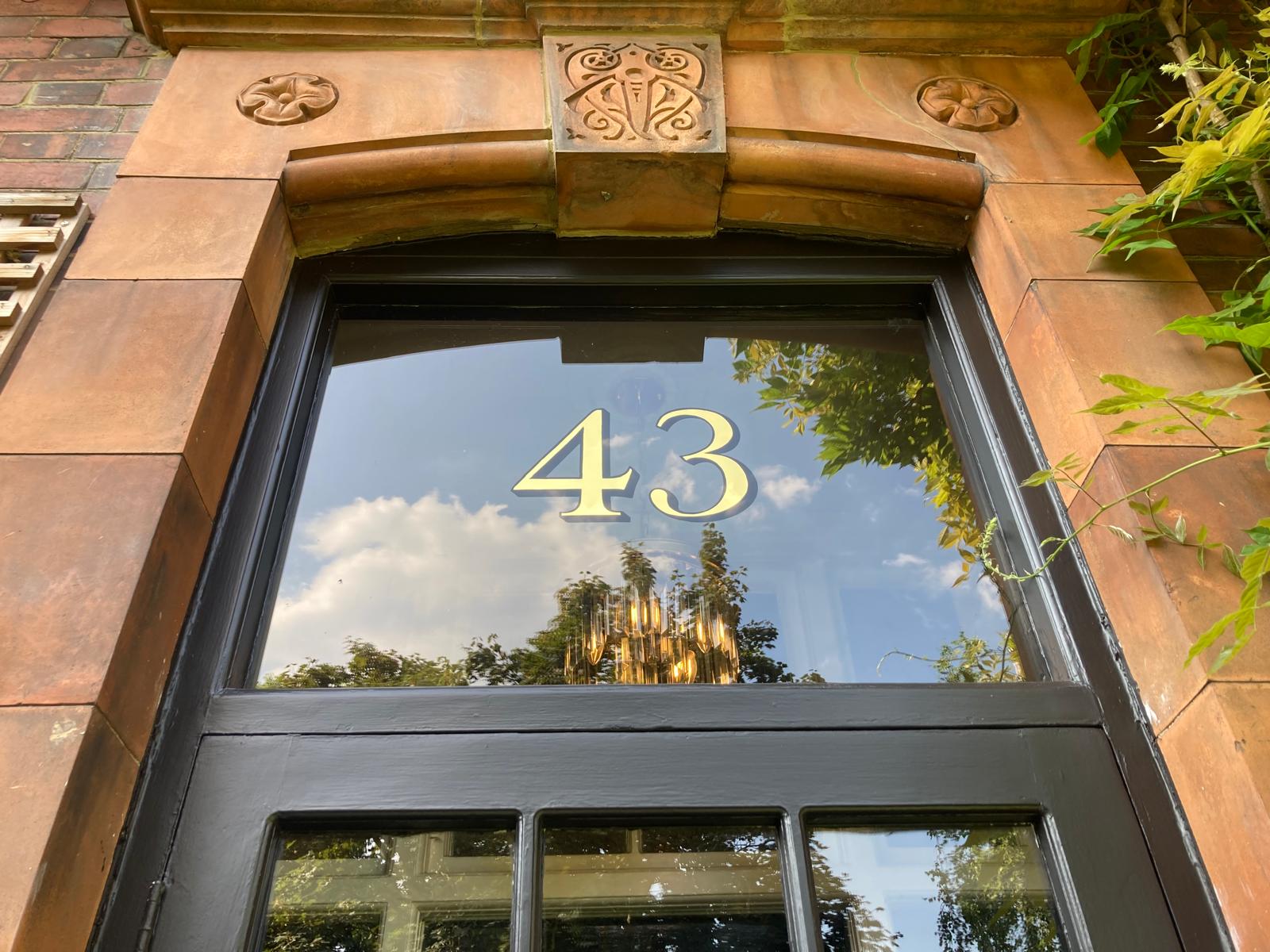 Traditional signs of London Seraina's sign art