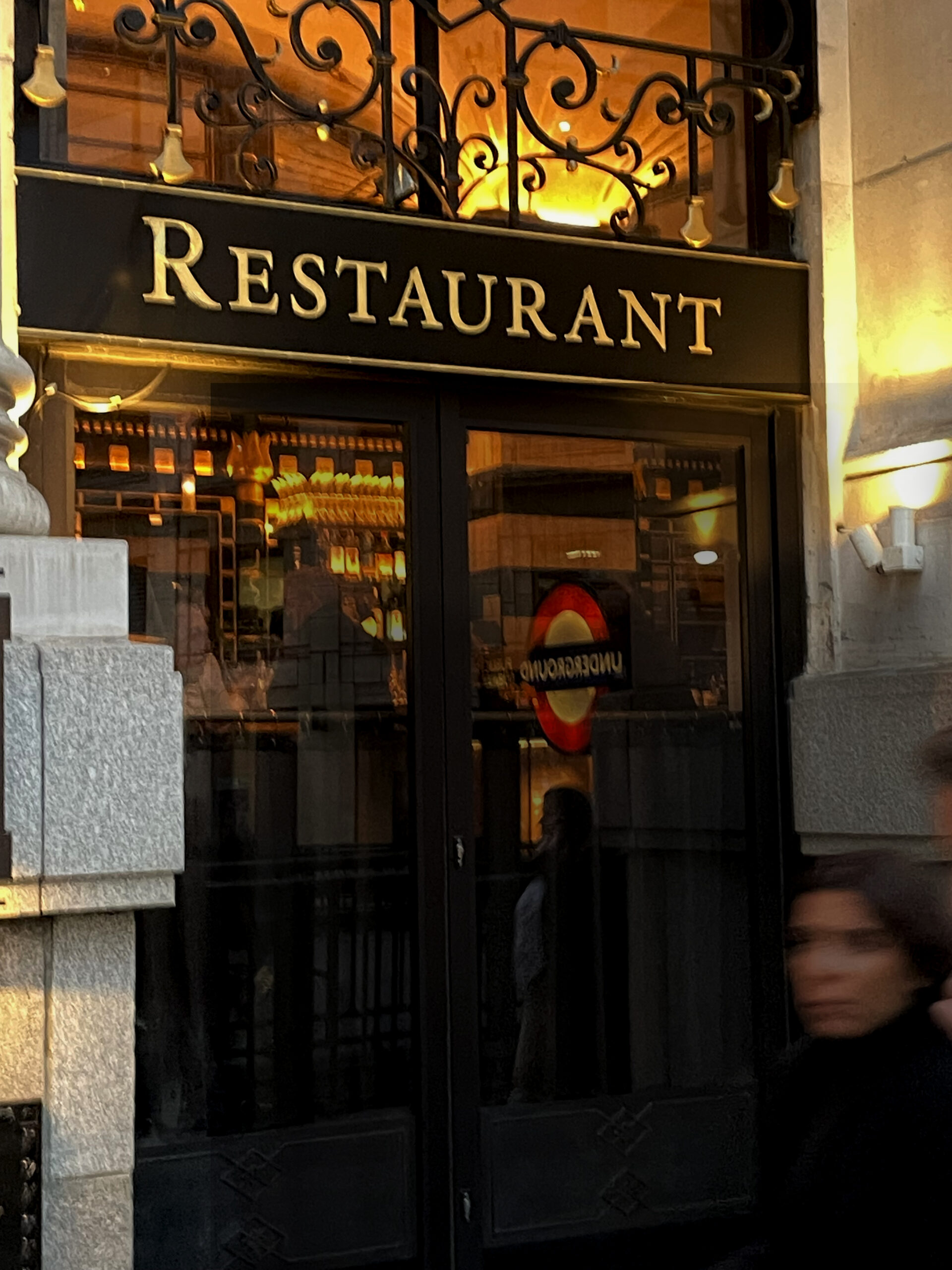 CASE: The Wolseley City Gold Signage. Roman lettering Specialists London.